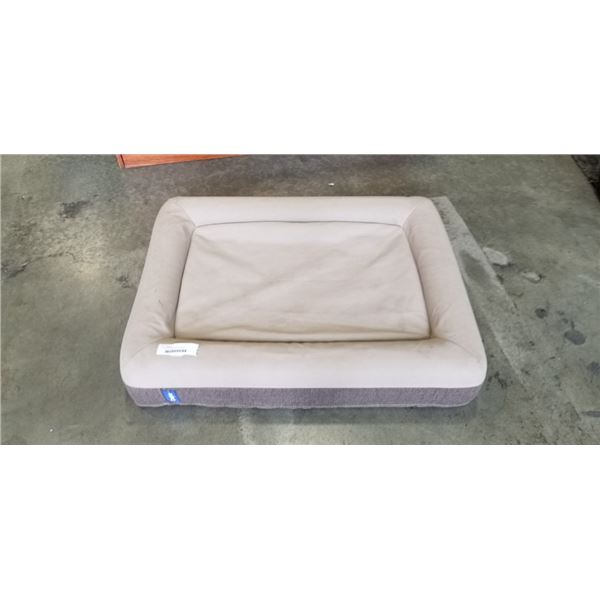 AS NEW MEDIUM CASPER DOG BED
