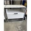 Image 3 : 2 MODERN WHITE AND CHROME NIGHT STANDS