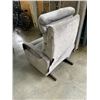 Image 4 : LAZYBOY RECLINER