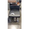 Image 3 : 2 BAR STOOLS
