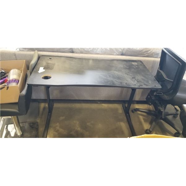 BLACK GAMING DESK