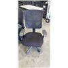 Image 2 : 2 BLACK ROLLING OFFICE CHAIRS