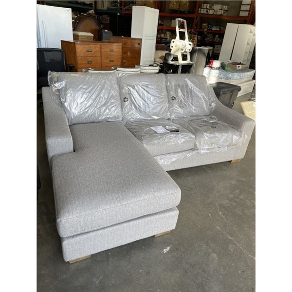AS NEW THOMASVILLE 2 PC CHAISE SECTIONAL, RETAIL $799