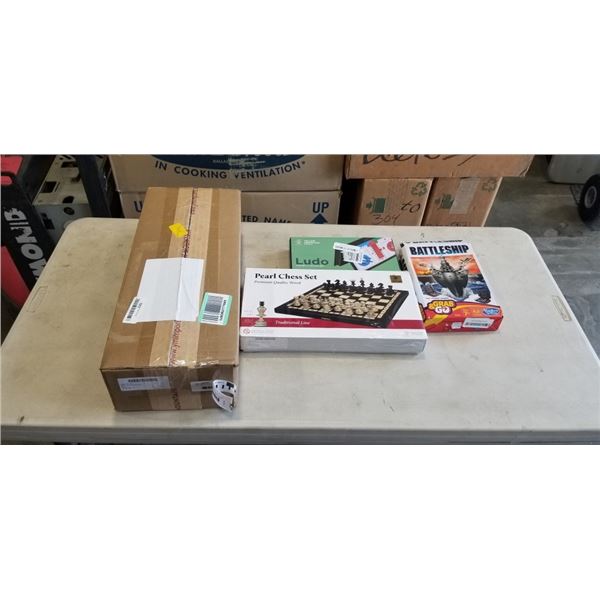 YELLOW MOUNTAIN AMERICAN MAHJONG SET AND HUSARIA PEARL CHESS SET AND MAGNETIC FOLDING LUDO SET AND H