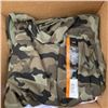 Image 2 : LOT OF NEW MEN'S CLOTHING SIZE MEDIUM APPROX 21 PCS