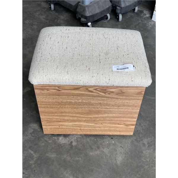 VINTAGE SMALL STORAGE BENCH