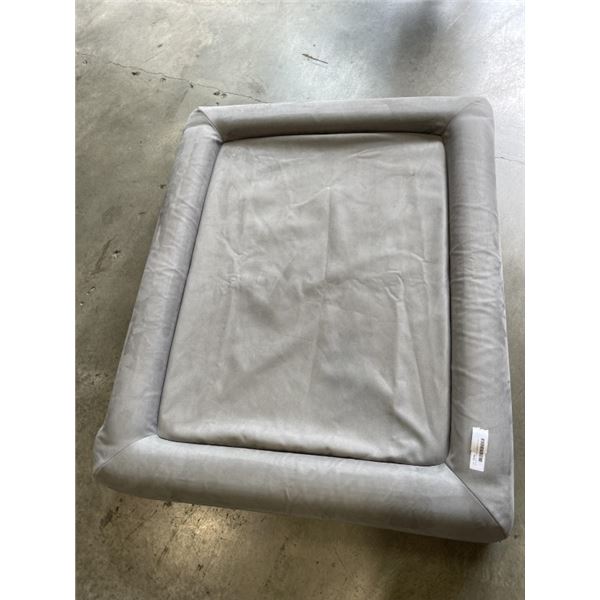AS NEW X-LARGE CASPER DOG BED