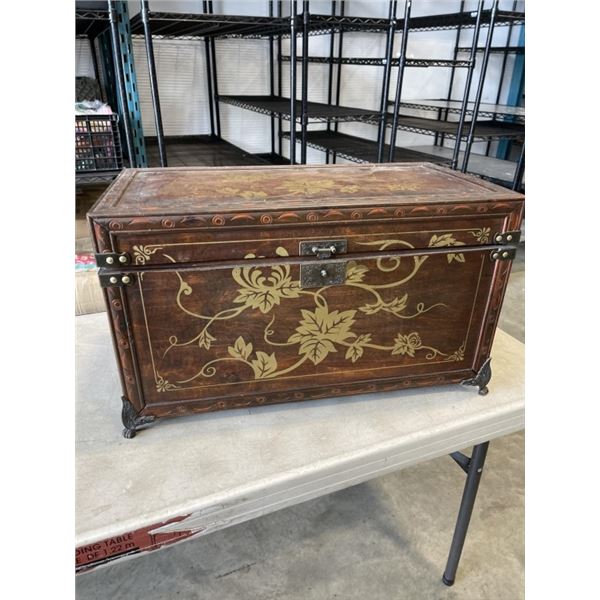 VINTAGE SMALL STORAGE TRUNK