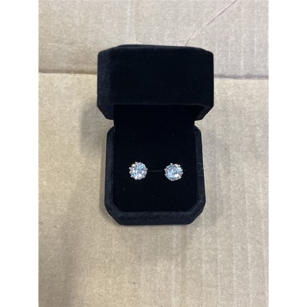 NEW PLATINUM PLATED 2.0CT EACH SIMULATED DIAMOND (CZ) SNOWFLAKE STUD EARRINGS