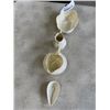Image 4 : 4 PIECES BELLEEK CREAMERS AND DISHES
