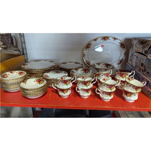VTG Royal Albert Old Country Roses Bone China Dinnerware & Tea Set - England