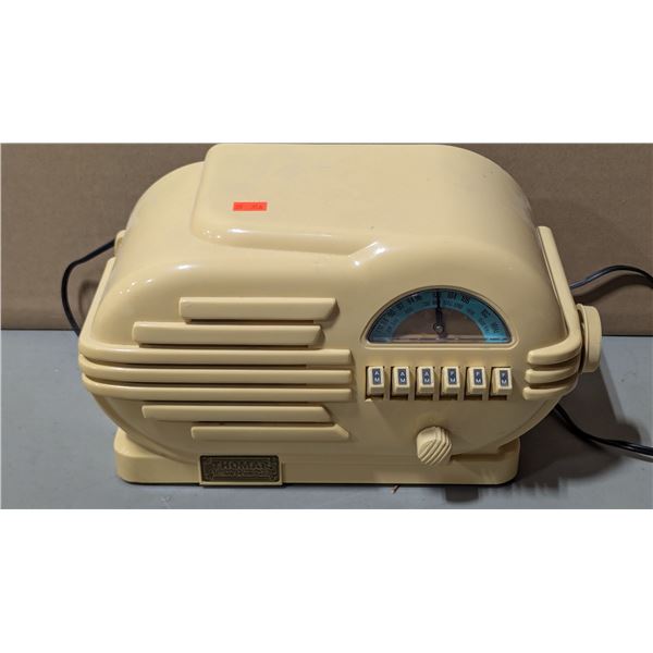 VTG Thomas Collector’s Edition Art Deco-Style AM/FM Radio
