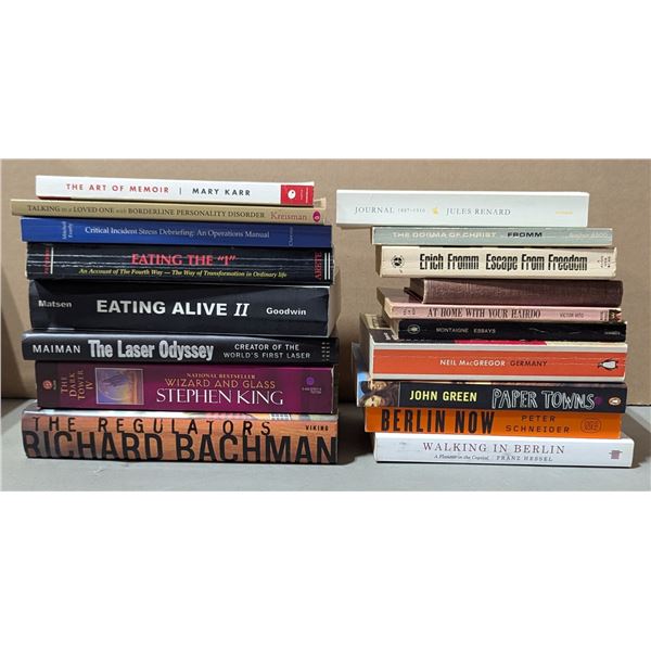 VTG/Modern Lot of Assorted Books w/ Paper Towns, Wizard and Glass, & More