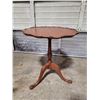Image 3 : VTG Chippendale Style Pie Crust Pedestal Accent Table
