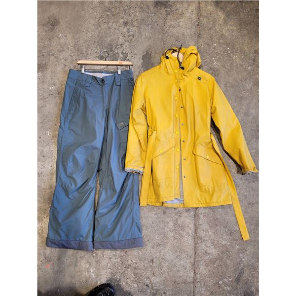 Helly Hansen Yellow Rain Jacket and Outdoor Pants Set