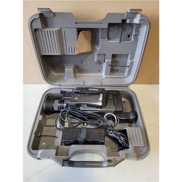 VTG Sanyo Vision 8 Video Camera Recorder w/ Carrying Case
