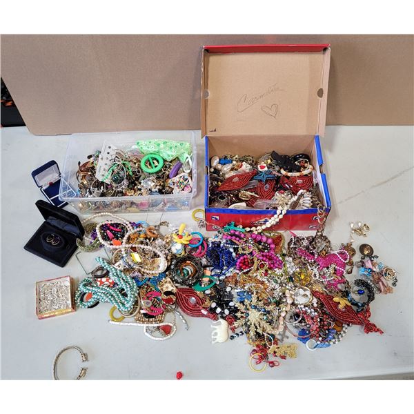 Lot of Assorted Jewelry w/ Earrings, Bracelets, Necklaces