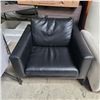 Image 2 : Group of 2 Black/White Chairs