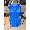 Image 4 : High-Lift Farm Jack & Heavy-Duty Molded Plastic Mechanics Creeper
