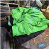 Image 3 : Large Green Screen/Panel & Black Screen
