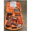 Image 1 : L2 -  Paslode Cordless 16-Gauge Angled / Straight Finish Nailer Kit