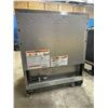 Image 3 : L2 -  Wolf Pro-Style Stainless Steel Gas Range