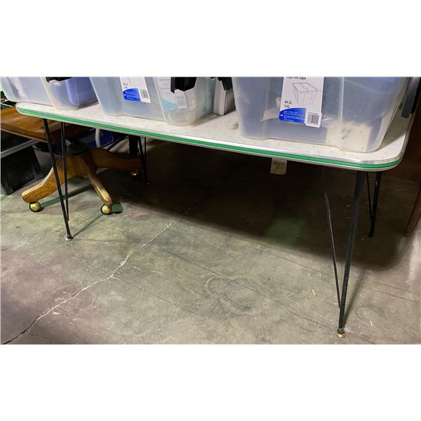 Vintage Table (Approx. 47x23x23)