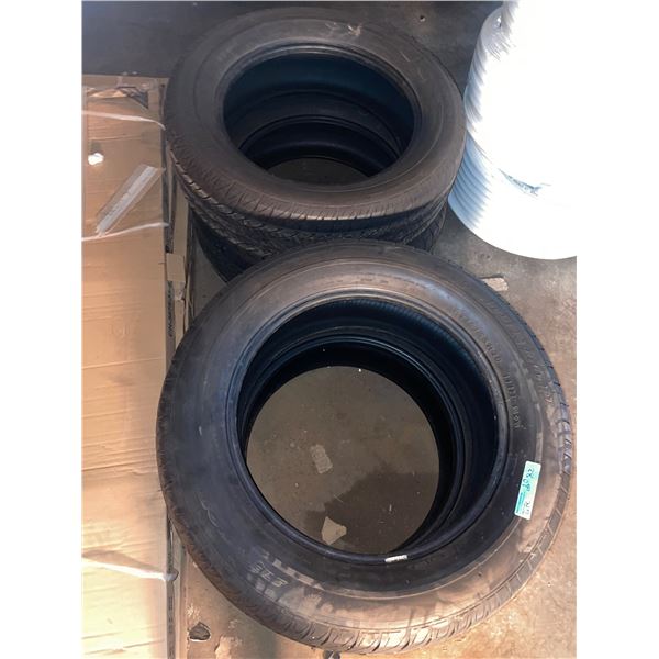 L2 - Set of 4 Dunlop All-Season Tires 275/55R20