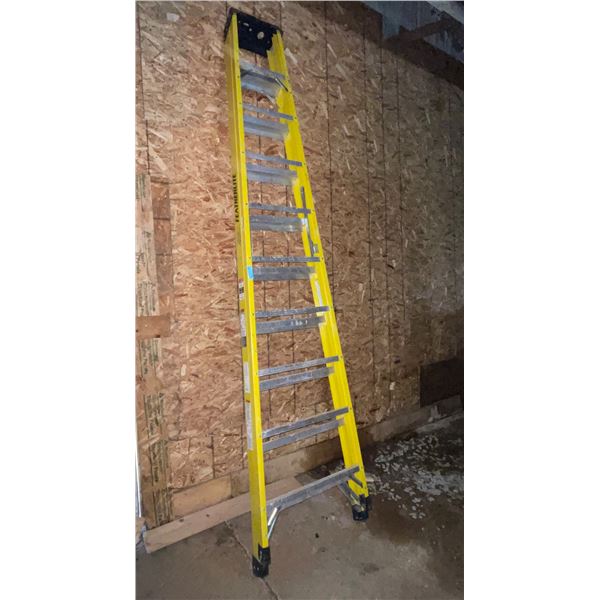 L2 - Featherlite Heavy-Duty Aluminum Step Ladder - 10 Steps