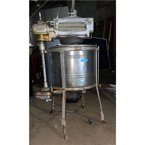 L2 - Vintage Electric Wringer Washer with Dryer
