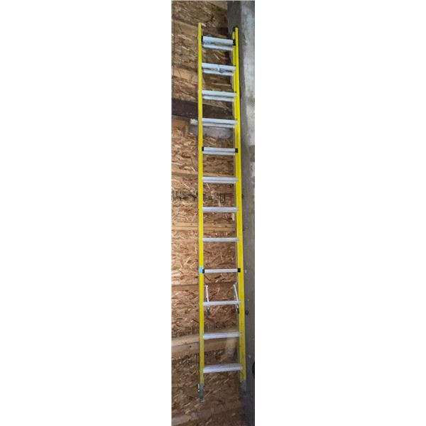 L2 - Heavy-Duty Commercial Aluminum Extension Ladder - 12ft Closed Length