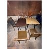 Image 3 : L2 - Group of 5 Chairs and 2 Tables