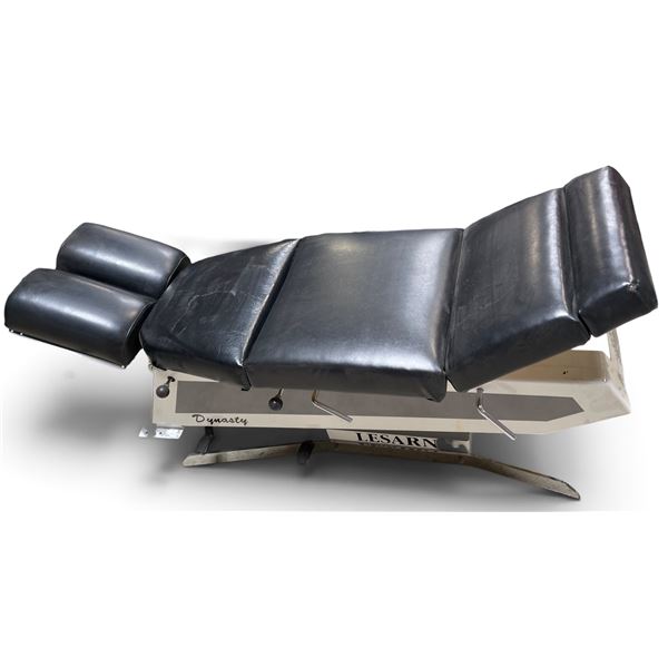 Black Chiropractic Adjustement Table - R.V. $1,500-3,000