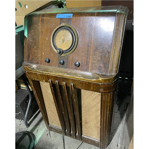 Philco Model 38-4 Floor Console Tube Radio - around 1930's