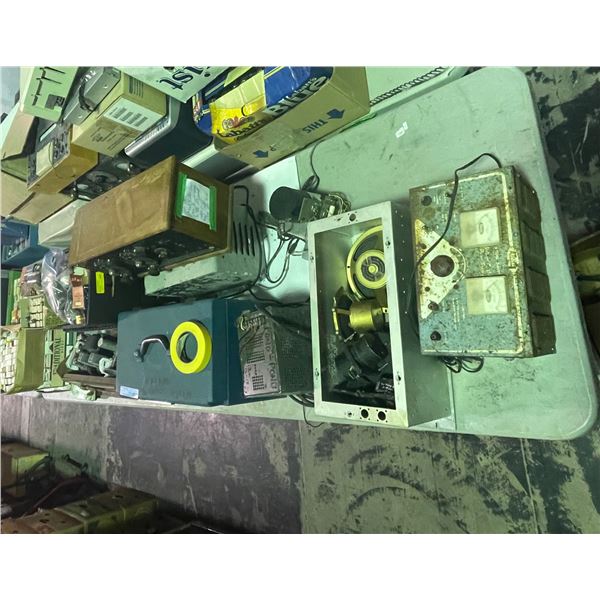 Large Group of Vintage Electronics - Includes Tubes, Radios etc