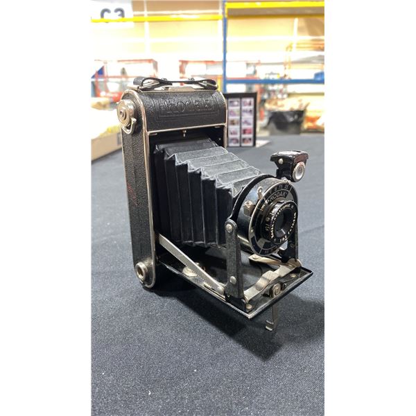 KODAK JUNIOR 620 FOLD-UP CAMERA
