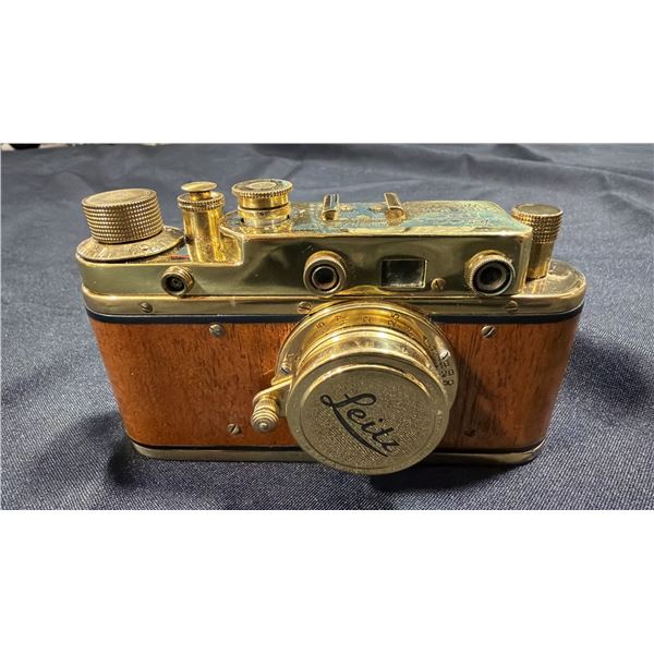 LEICA II (COPY) D.R.P. ERNST LEITZ WETZLER 35MM FILM CAMERA (GOLD WITH WOOD BODY)