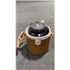 Image 10 : NIKON NIKKOR 105MM F/2.5 PRE-AI LENS WITH CASE