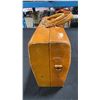 Image 4 : PRESTO VINTAGE BROWN LEATHER CAMERA CASE WITH SHOULDER STRAP, COMBINATION LOCK SET TO "000"