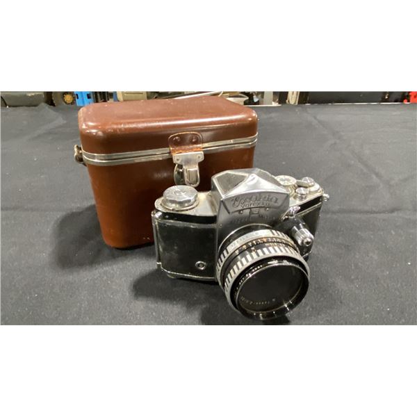 EXAKTA VAREX IIA 35MM FILM CAMERA WITH CARL ZEISS JENA TESSAR 2,8/50MM LENS AND CASE