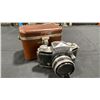 Image 1 : EXAKTA VAREX IIA 35MM FILM CAMERA WITH CARL ZEISS JENA TESSAR 2,8/50MM LENS AND CASE