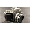 Image 2 : EXAKTA VAREX IIA 35MM FILM CAMERA WITH CARL ZEISS JENA TESSAR 2,8/50MM LENS AND CASE