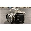 Image 3 : EXAKTA VAREX IIA 35MM FILM CAMERA WITH CARL ZEISS JENA TESSAR 2,8/50MM LENS AND CASE