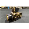 Image 3 : HASSELBLAD 500C/M GOLD EXCLUSIVE MEDIUM-FORMAT FILM CAMERA WITH CARL ZEISS