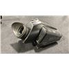 Image 10 : HASSELBLAD 503CXI MEDIUM-FORMAT FILM CAMERA WITH CARL ZEISS PLANAR