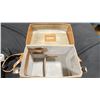 Image 17 : HASSELBLAD 503CXI MEDIUM-FORMAT FILM CAMERA WITH CARL ZEISS PLANAR