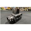 Image 2 : HASSELBLAD 503CXI MEDIUM-FORMAT FILM CAMERA WITH CARL ZEISS PLANAR