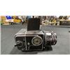 Image 3 : HASSELBLAD 503CXI MEDIUM-FORMAT FILM CAMERA WITH CARL ZEISS PLANAR