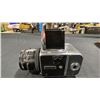 Image 4 : HASSELBLAD 503CXI MEDIUM-FORMAT FILM CAMERA WITH CARL ZEISS PLANAR