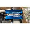 Image 8 : BOX OF ASSORTED TRIPOD ACCESSORIES, CABLE & BUTTON RELEASES